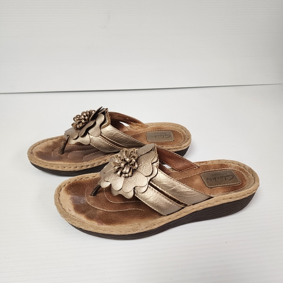 Clarks Artisan Bronze Color Leather Thong Sandals Size 8 - Picture 3 of 6